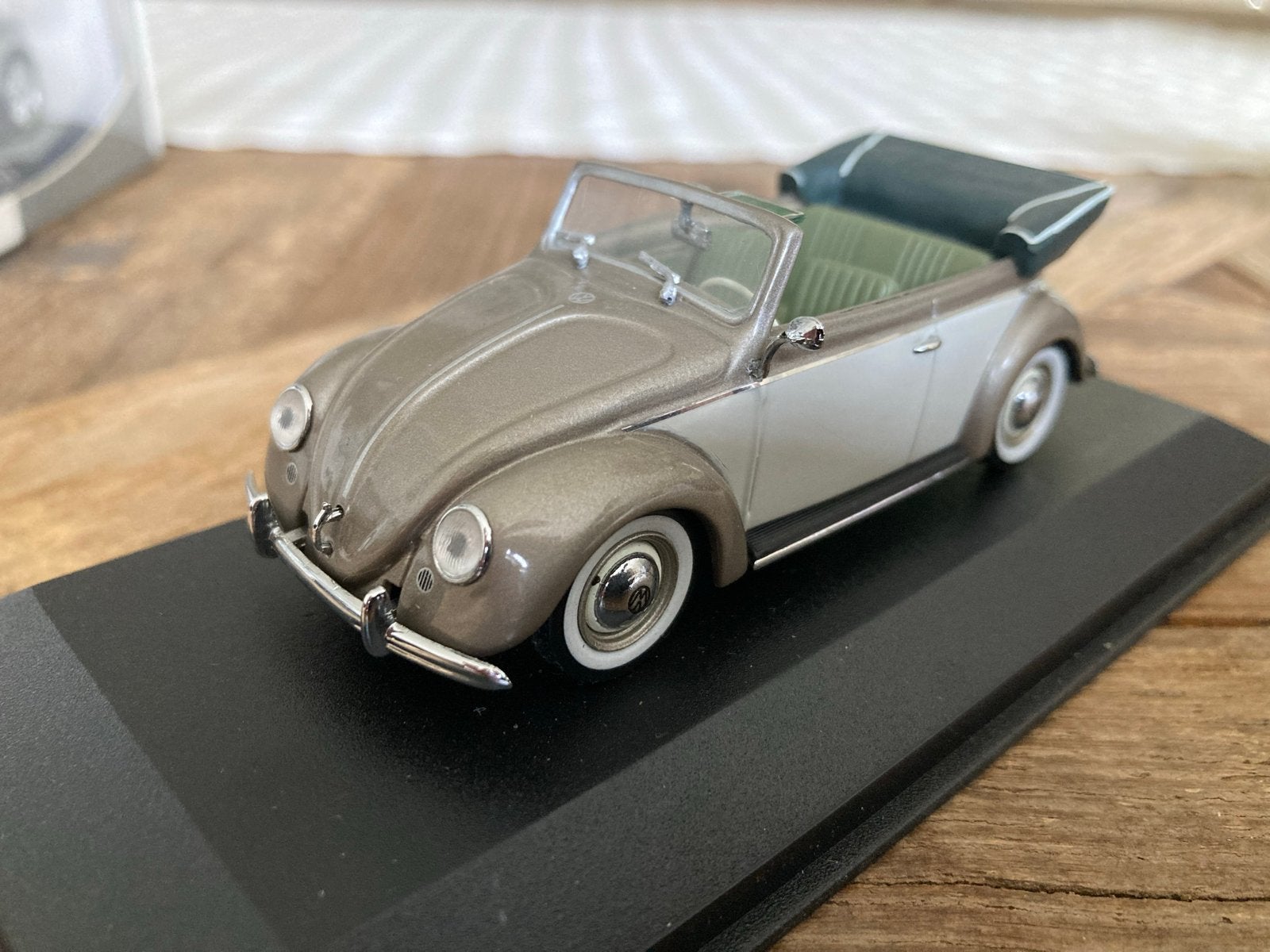 Volkswagen Kever Cabrio 1951-52 Uniek voor jouw verzameling, Ophalen of Verzenden, Nieuw, Auto, MiniChamps