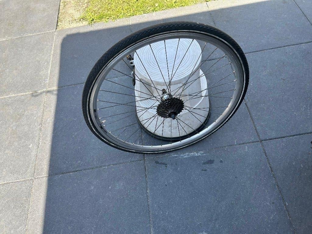 te koop:Achterwiel 28 inch 8 cassette versnellingen velgrem, Wiel, Gebruikt, Ophalen of Verzenden, Aluminium