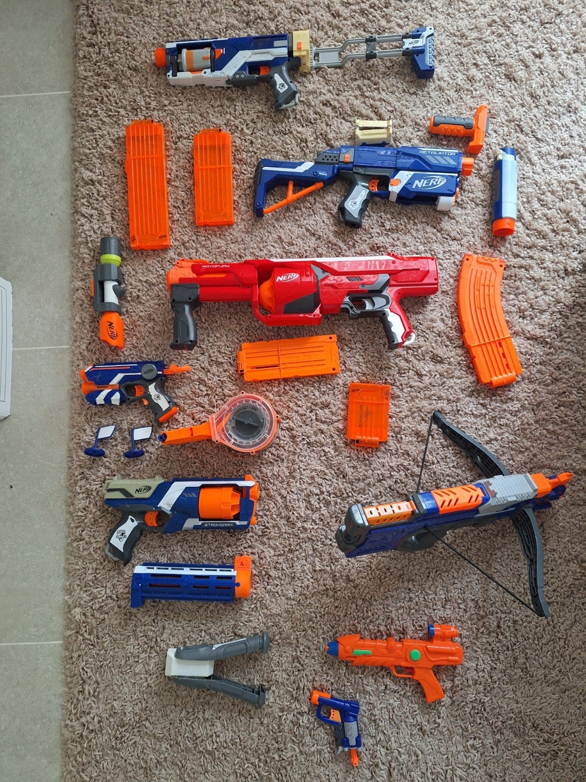 Grote partij Nerf guns met accessoires en pijltjes, Ophalen of Verzenden, Zo goed als nieuw
