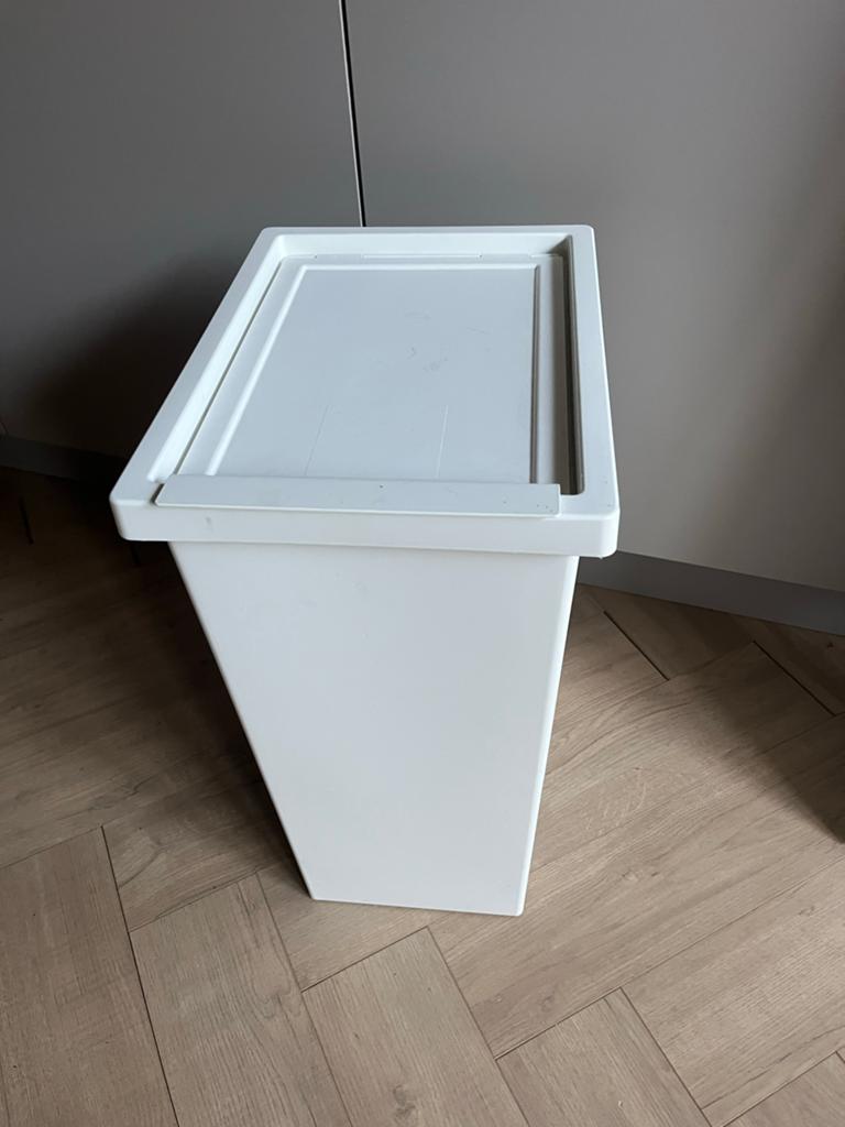 IKEA Utrusta afvalbak met deksel, wit, 22 liter, Ophalen, Kunststof, Gebruikt, 20 tot 30 liter