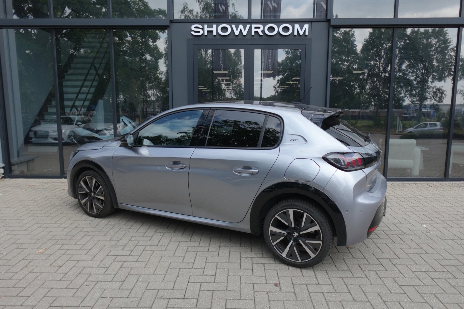 Peugeot 208 1.2 PureTech GT PANO KEYLESS CAM, Gebruikt, Zwart, 1199 cc, 1133 kg