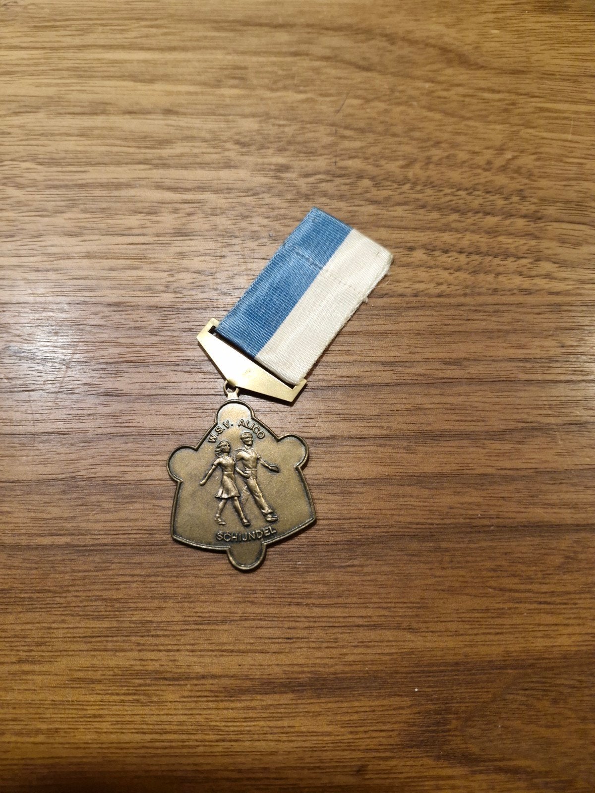 032 Oude medaille WSV Alico Schijndel met lintje, Ophalen of Verzenden