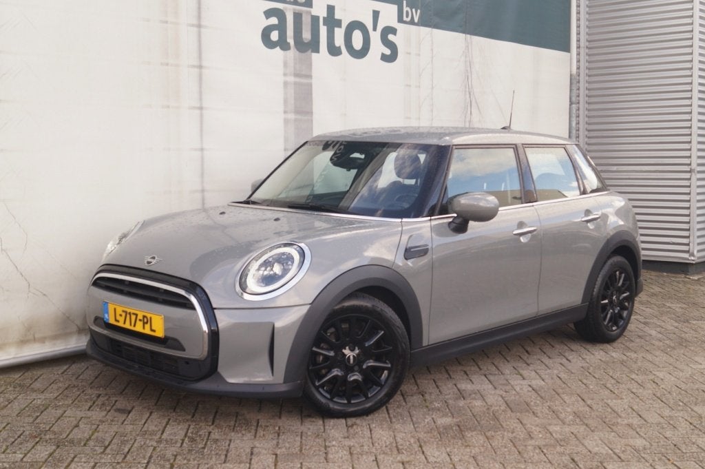 MINI Cooper 5-Deurs 1.5 136pk Automaat Cooper Business Editi, Auto's, Automaat, Dealer onderhouden, 136 pk, Gebruikt