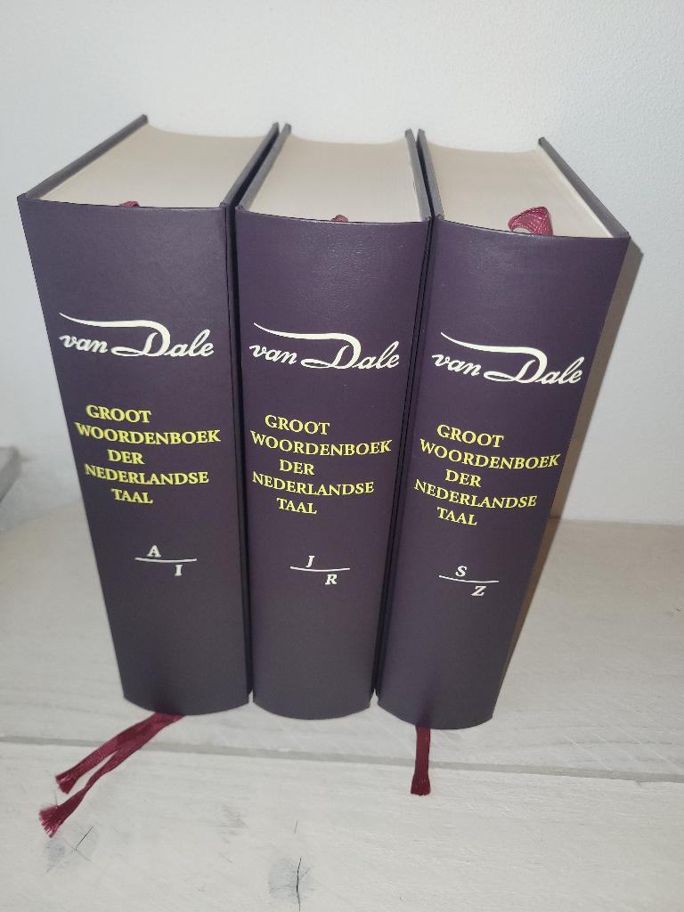 Van Dale Groot Woordenboek der Nederlandse Taal (3 delen), Nederlands, Ophalen of Verzenden, Zo goed als nieuw, Van Dale