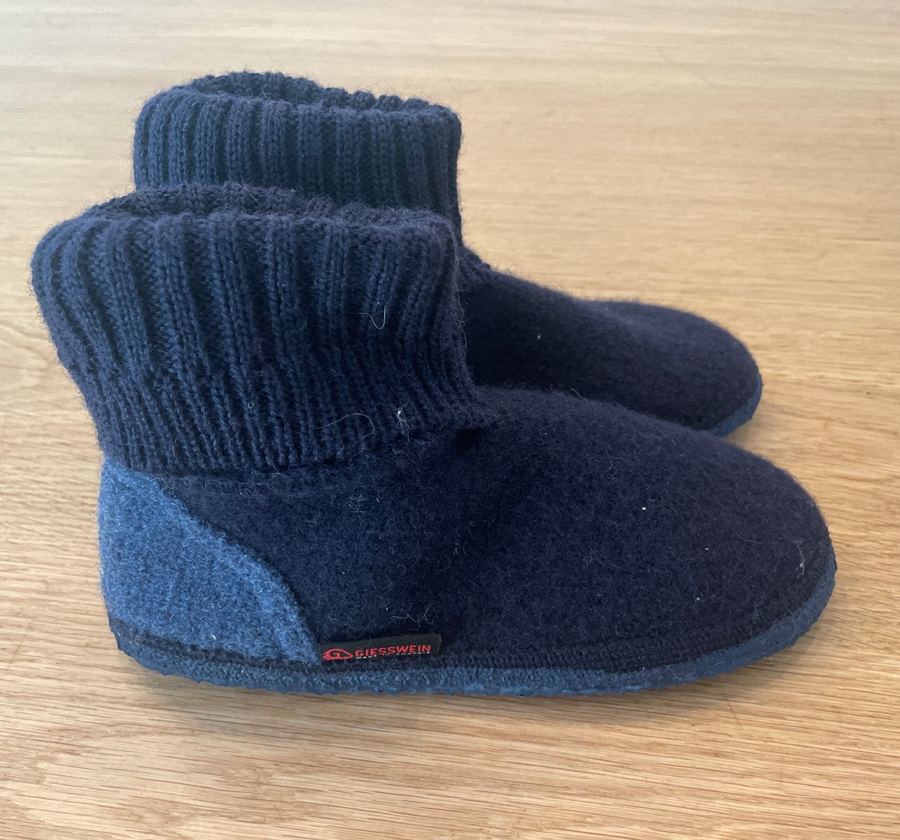 Warme Giesswein sloffen maat 36 blauw, Ophalen of Verzenden, Zo goed als nieuw