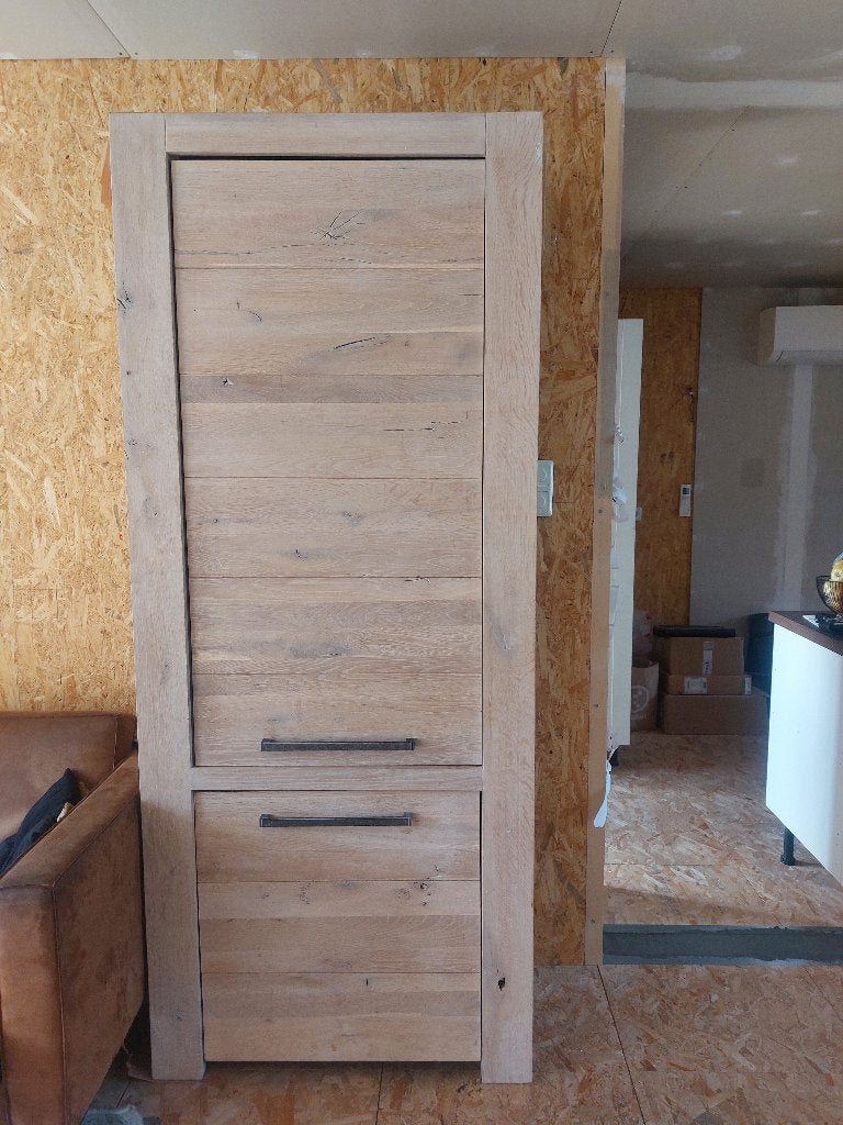 Eiken kasten, Huis en Inrichting, Ophalen, Gebruikt, Met deur(en), Robuust eiken