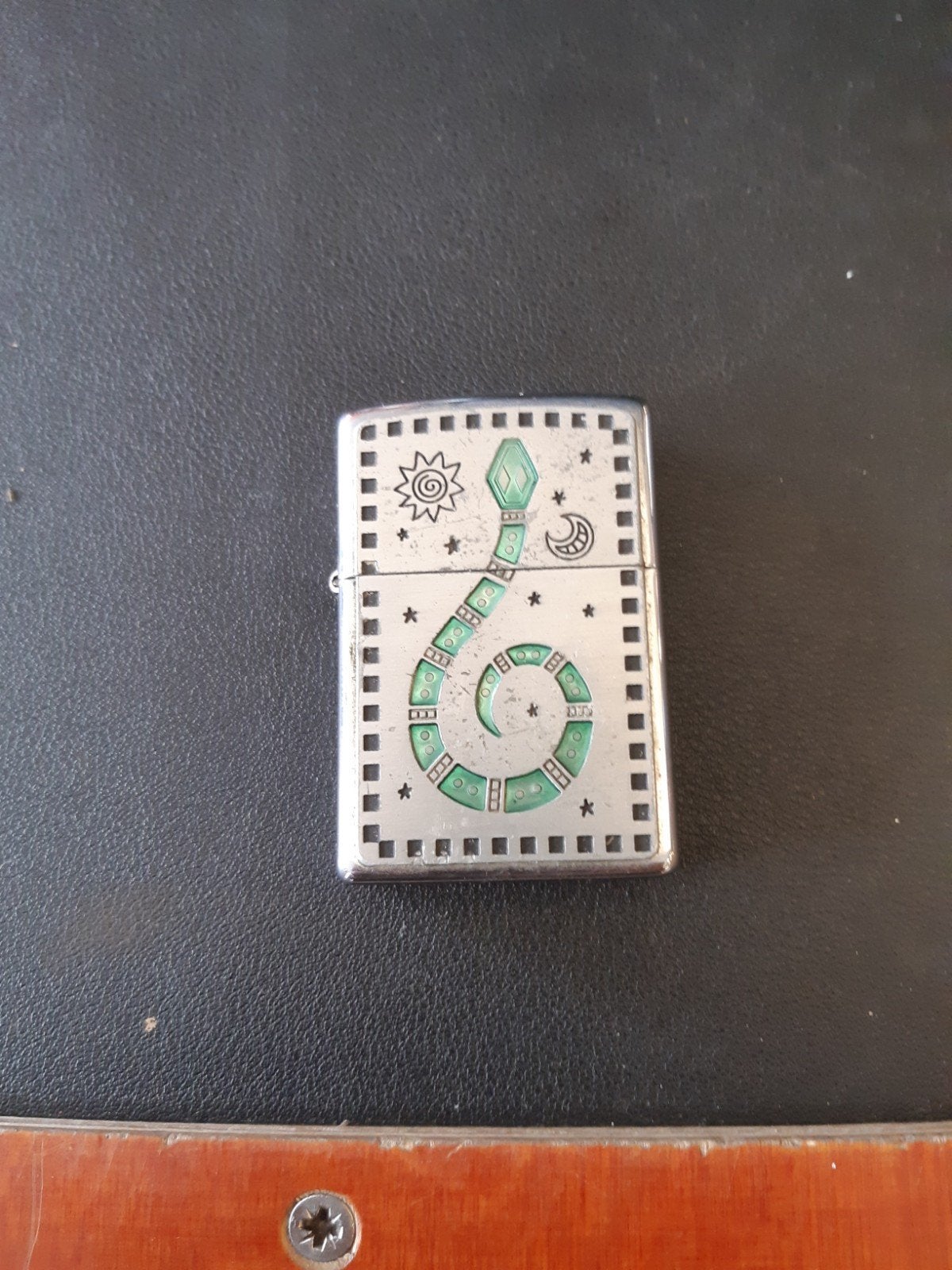 Zippo aansteker met slang design, Gebruikt, Info@zippo.com, 33 Barbour Street, Bradford, PA 16701, USA, Ophalen of Verzenden