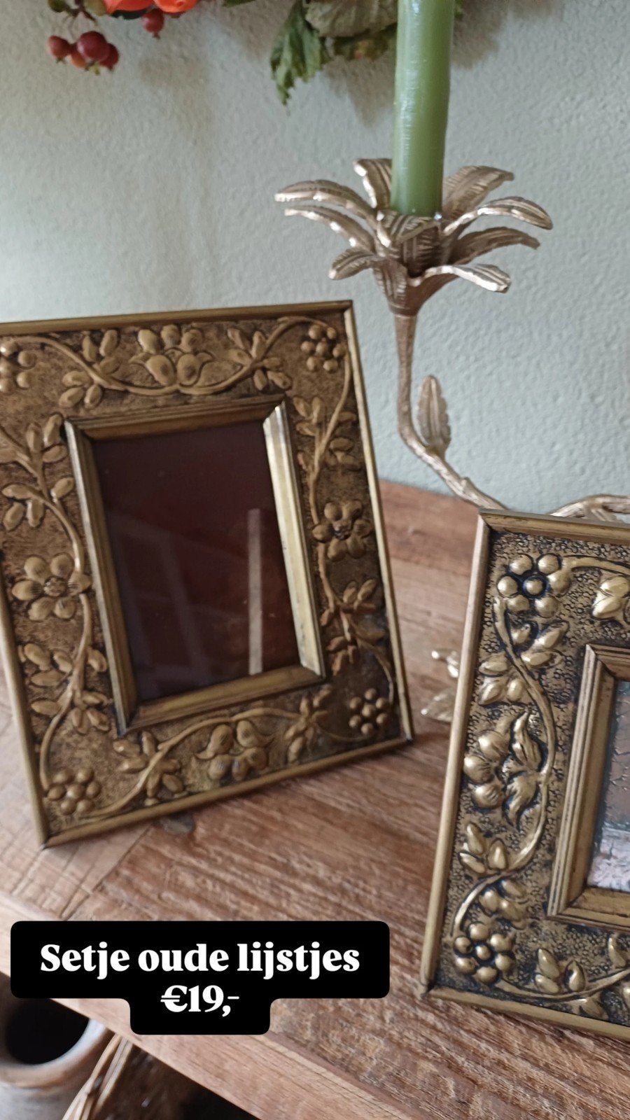 Set van 2 brocante fotolijstjes - Goudkleurig met bloemmotie, Ophalen of Verzenden