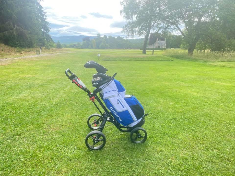 Golftrolley Fastfold en Cobra golftas, Sport en Fitness, Golf, Ophalen, Zo goed als nieuw, Golfkar, Overige merken