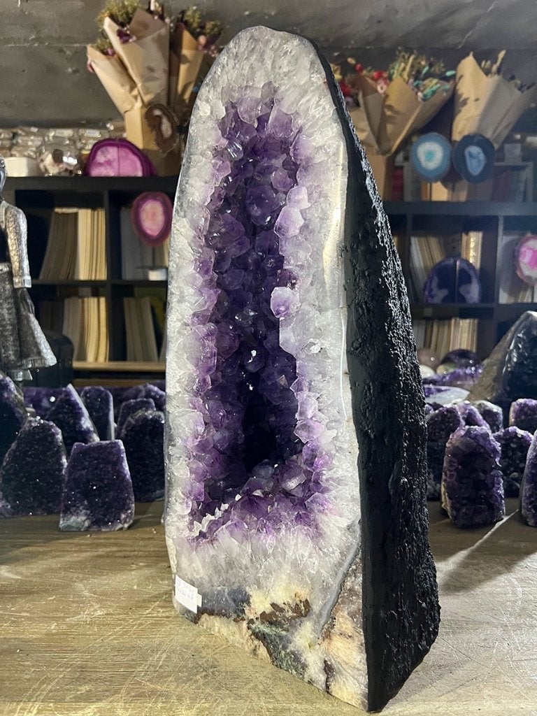 Amethist geode (99) van 34,85 kg, diep paars van kleur, Ophalen of Verzenden, Mineraal