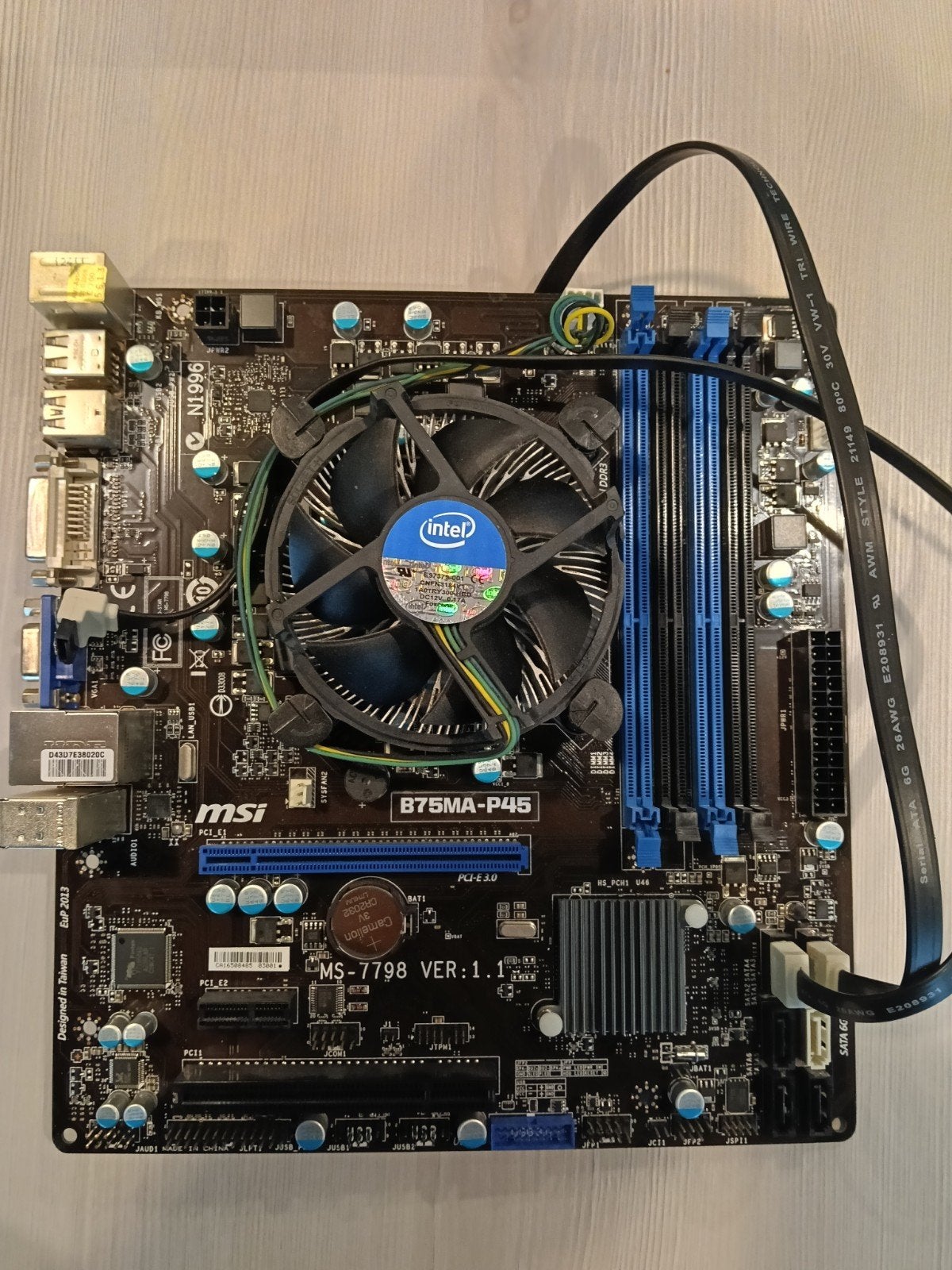 MSI B75MA-P45 moederbord met Intel i5 processor, Computers en Software, Moederborden, Gebruikt, Intel, DDR3, Ophalen of Verzenden