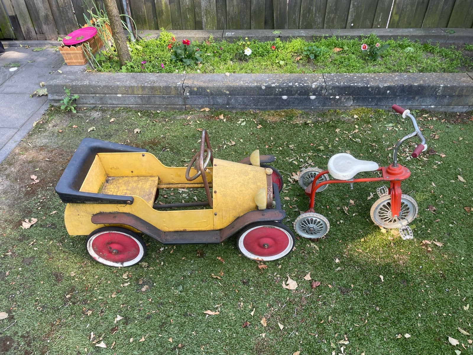 Ouderwetse trapauto en driewieler voor de tuin, Ophalen of Verzenden