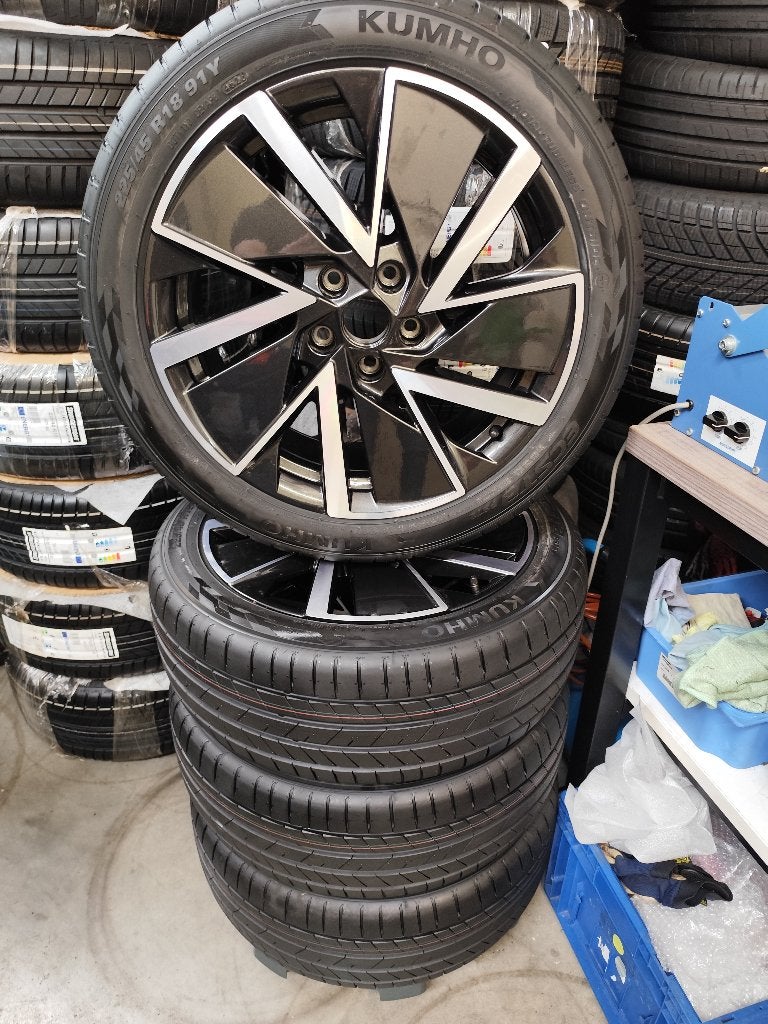 Škoda Octavia Originele 18 inch velgen Vega Aero 5E3601025AD, Auto-onderdelen, Banden en Velgen, 18 inch, Bestelwagen, Banden en Velgen