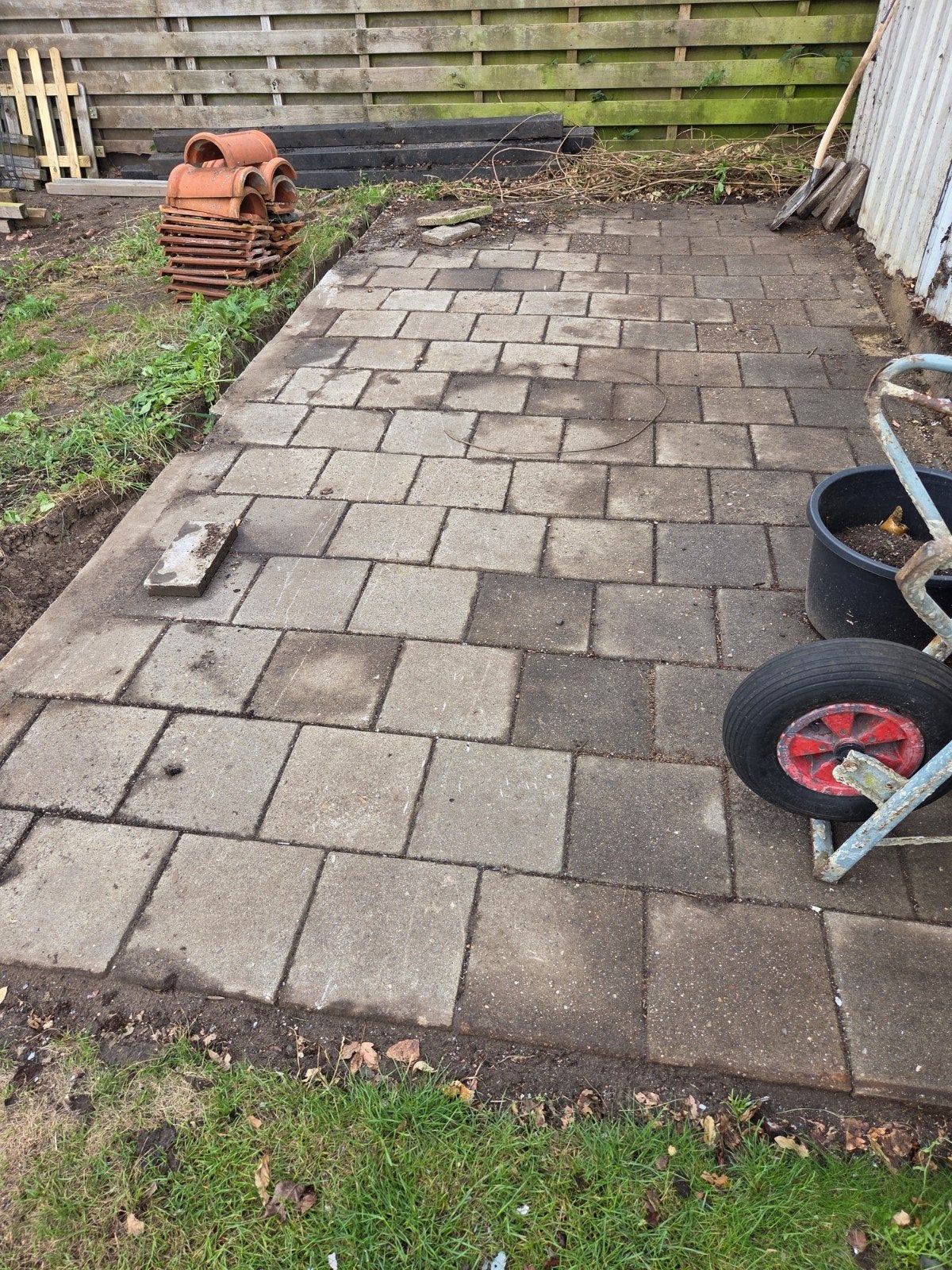 Gratis 115 stuks 30x30 stoeptegels, Ophalen, Gebruikt, Beton, Terrastegels