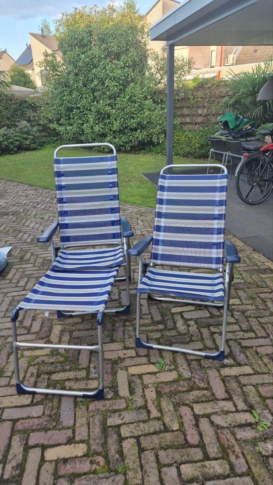 2x Verstelbare Ligstoel/Tuinstoel - Blauw/Wit Gestreept, Tuin en Terras, Ophalen of Verzenden, Gebruikt, Aluminium, Verstelbaar