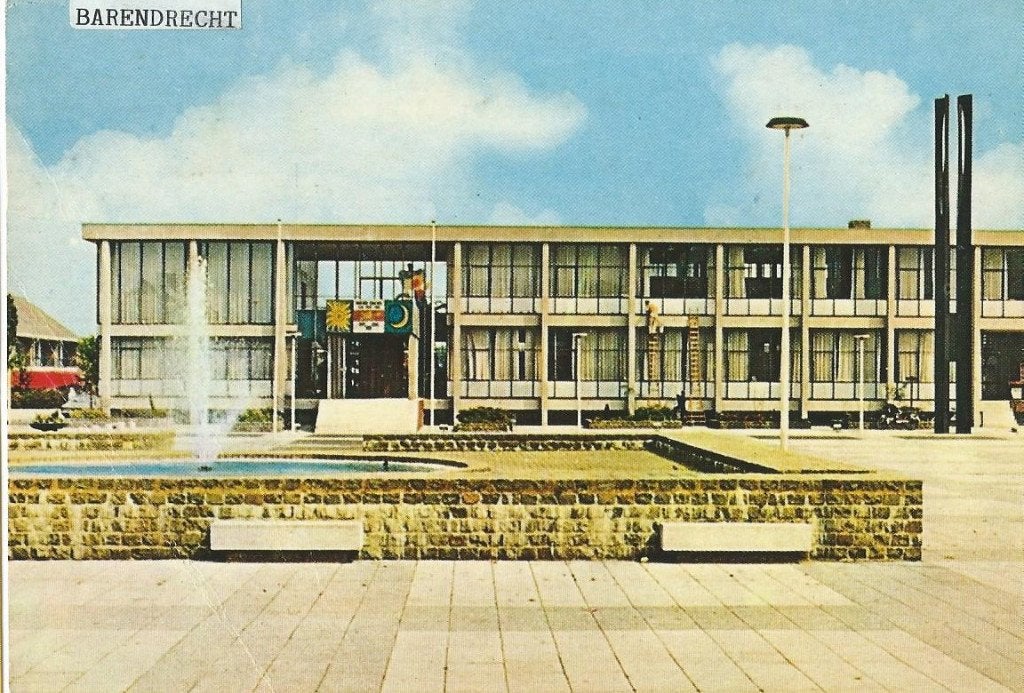 Oude ansichtkaart Barendrecht Gemeentehuis 1981, Verzamelen, Verzenden, 1980 tot heden, Gelopen, Zuid-Holland