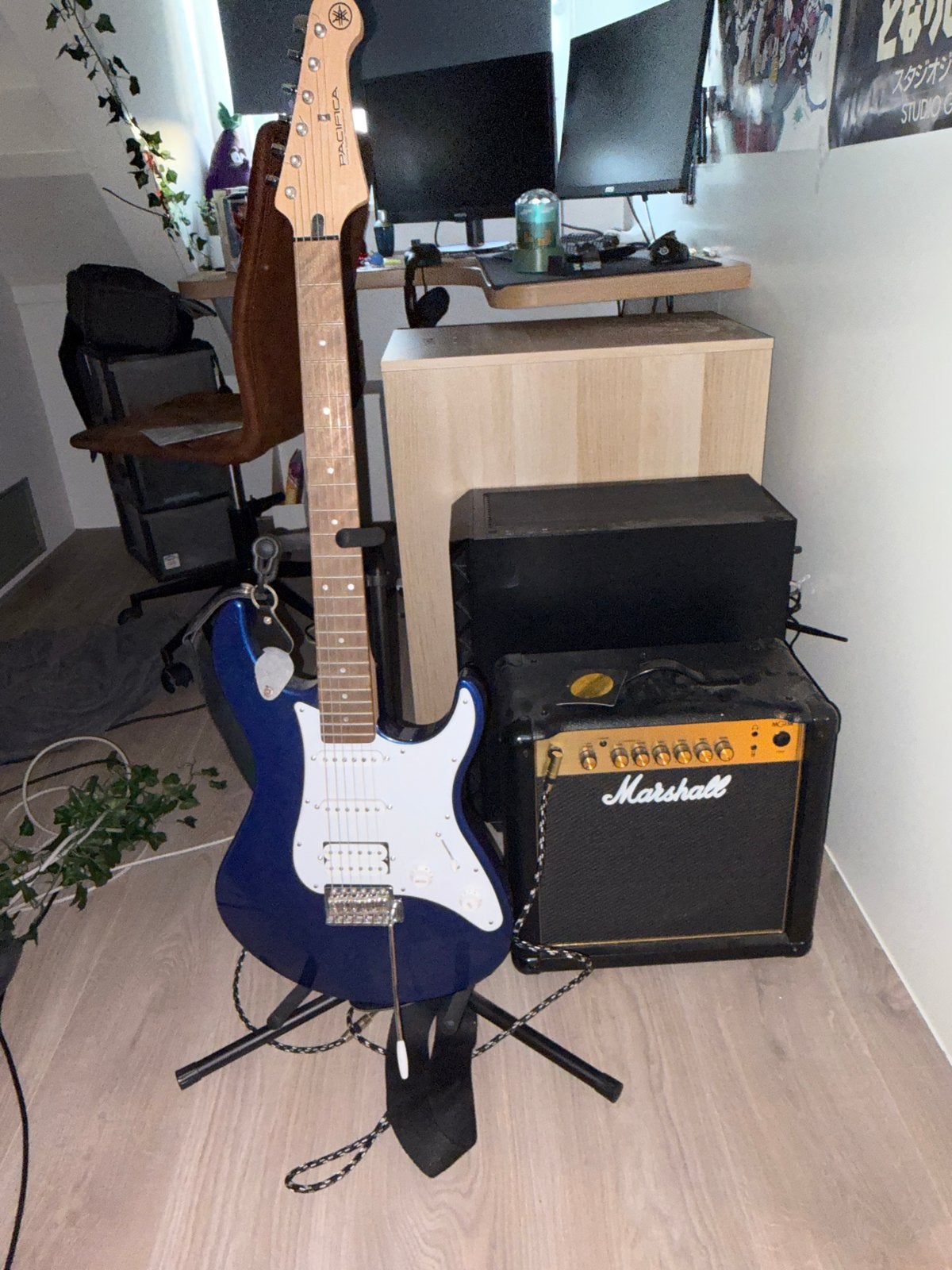 Yamaha Pacifica gitaar met Marshall MG15 versterker en meer, Muziek en Instrumenten, Met versterker, Zo goed als nieuw, Solid body