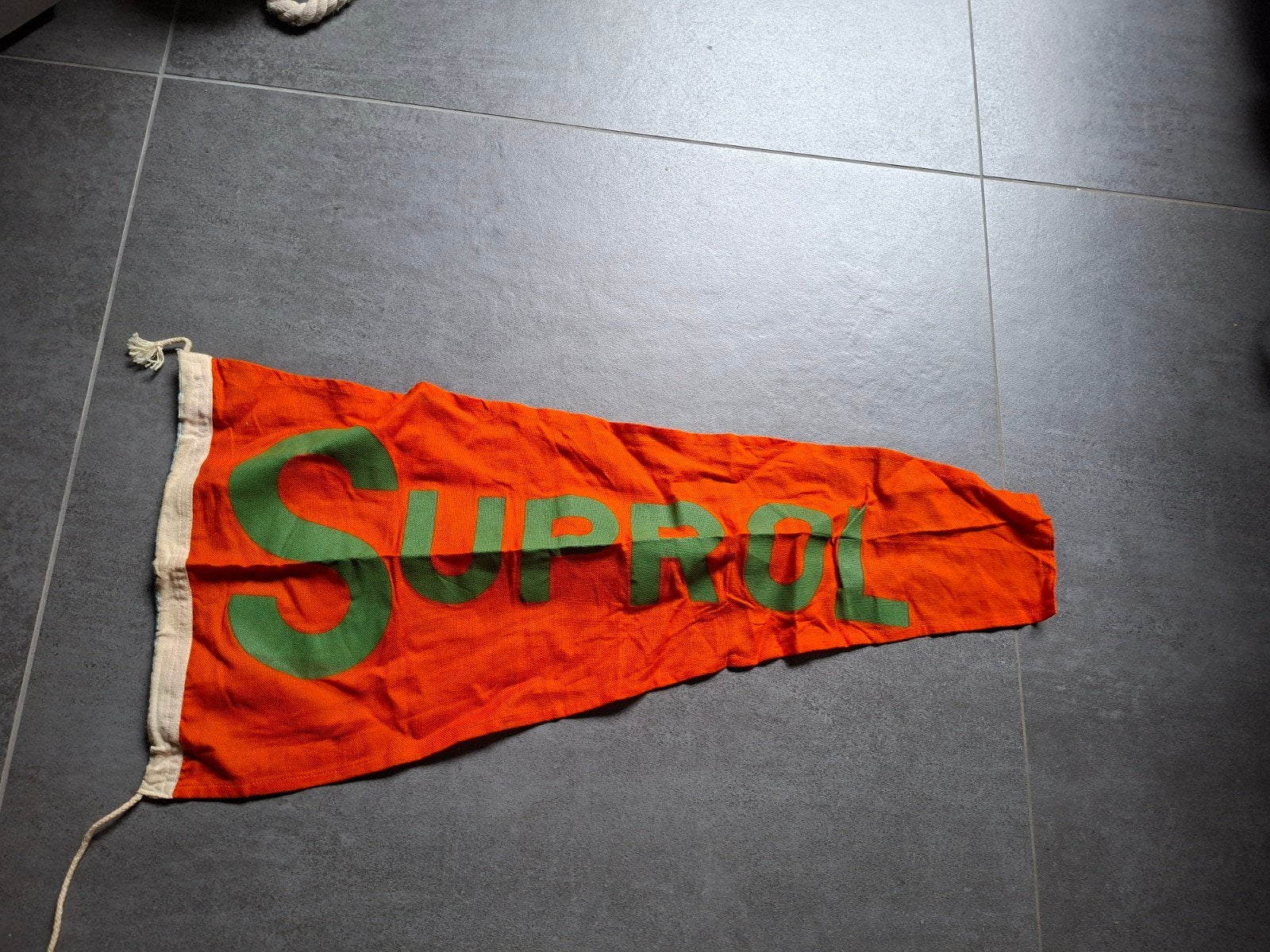 suprol vlag rood, Ophalen of Verzenden, Zo goed als nieuw, Reclamebord