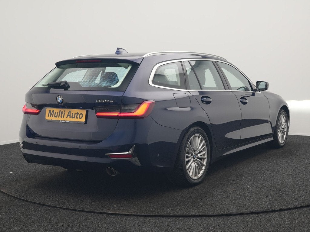 BMW 3 Serie Touring 330e Luxury Line PHEV 293pk Dealer O.H., Auto's, 1998 cc, Achterwielaandrijving, Gebruikt, Zwart