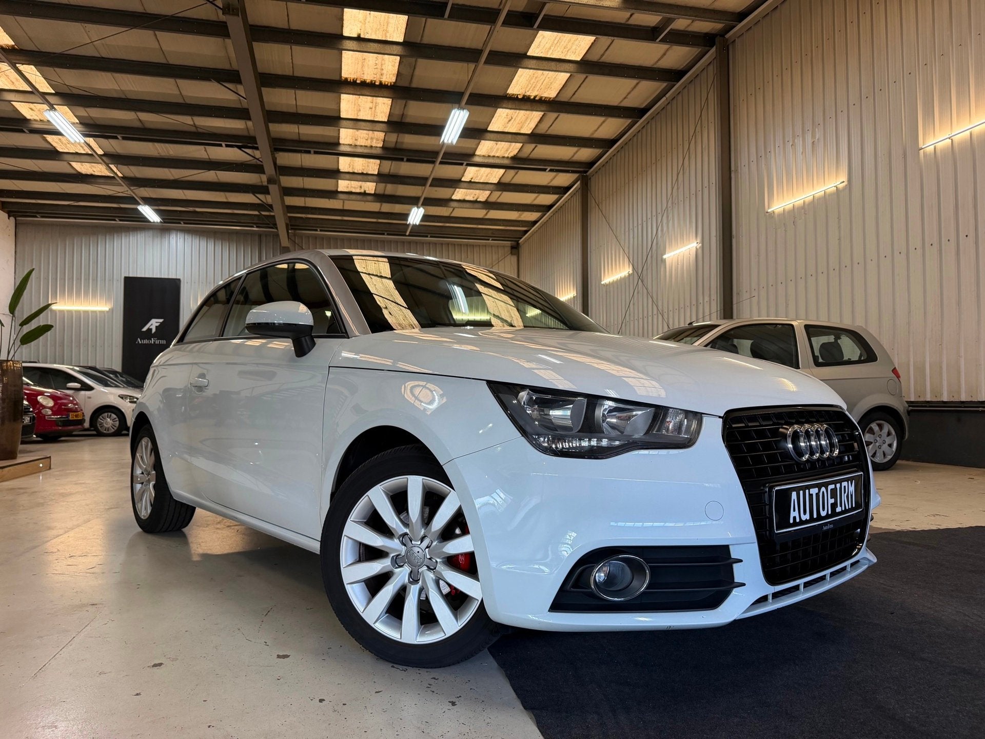 Audi A1 1.2 TFSI Ambition Nette auto Dealer onderhouden Navi, Voorwielaandrijving, Dealer onderhouden, Zwart, 4 cilinders
