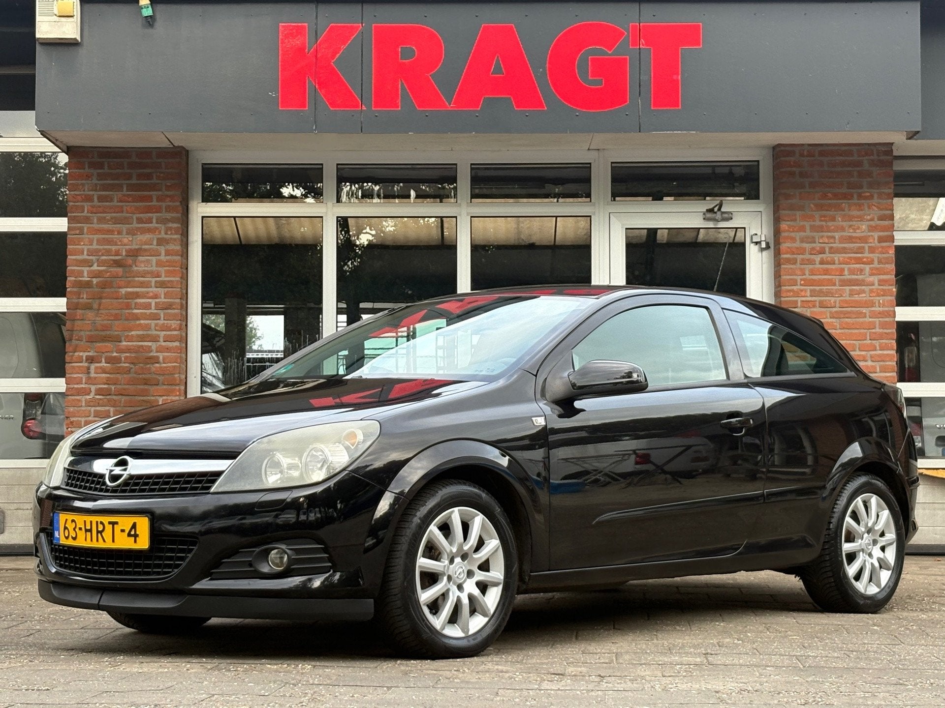 Opel Astra GTC Cosmo 1.8 140 pk - Lederen bekleding - trekha, Auto's, Opel, Voorwielaandrijving, Parkeersensor, Gebruikt, Zwart