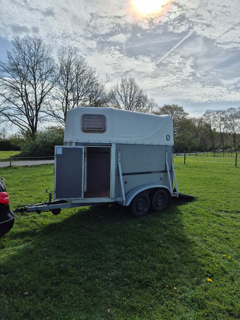 Trailer 1,5 paard merk Blomert, Ophalen, Gebruikt, Overige materialen, 1½-paards trailer