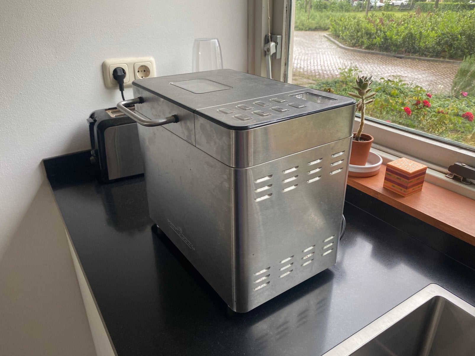 Broodbakmachine - Zilverkleurig - Met timer en kijkvenster, Witgoed en Apparatuur, Broodbakmachines, Gebruikt, 400 tot 800 gram deeg