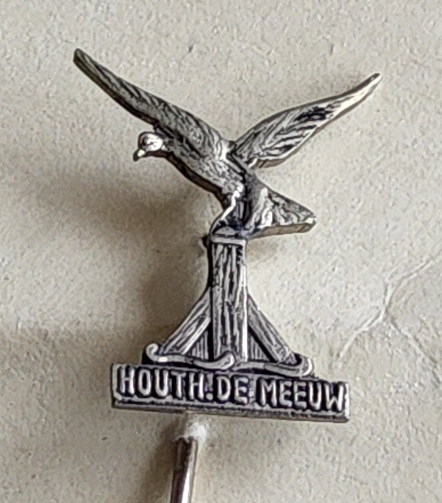 Vintage Speldje Houth de Meeuw - Zilverkleurig, Ophalen of Verzenden, Gebruikt, Overige onderwerpen, Speldje of Pin