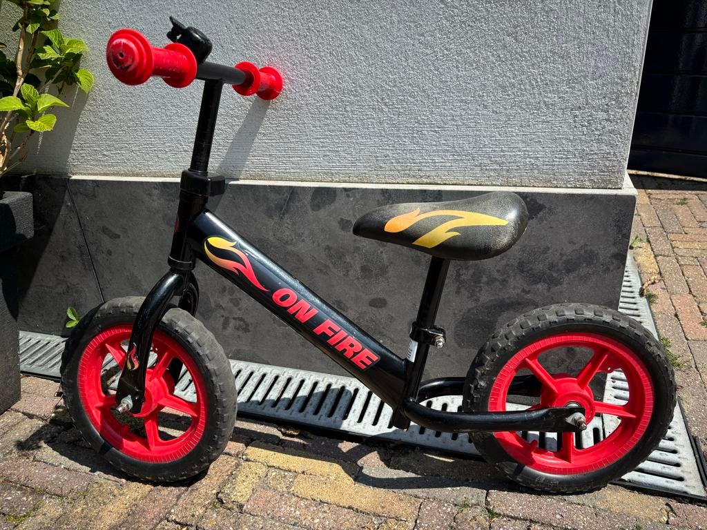 AMIGO On Fire Loopfiets 12 inch - Zwart/Rood, Ophalen of Verzenden, Gebruikt, Loopfiets