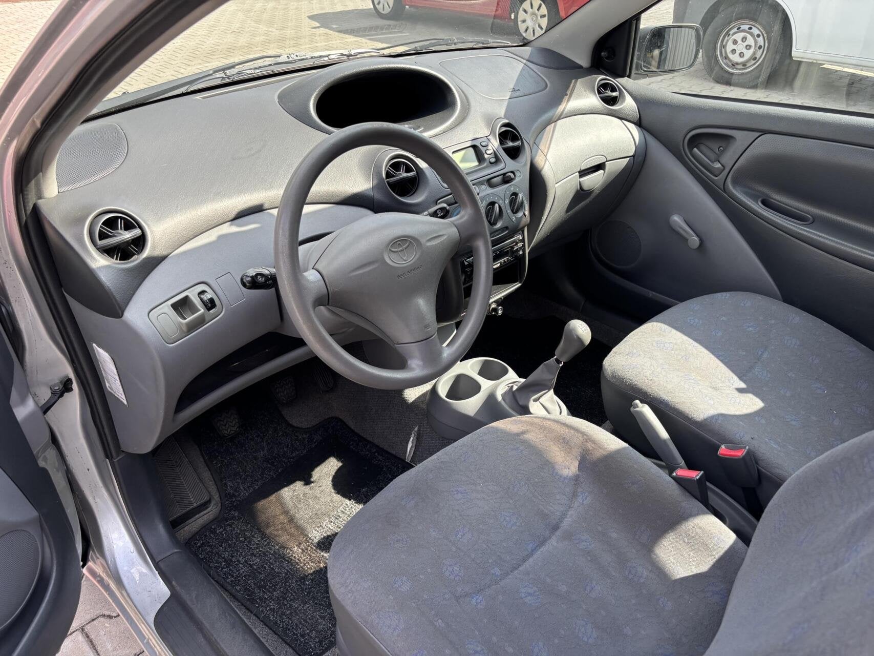 Toyota Yaris 1.0-16V VVT-i, Auto's, Toyota, Voorwielaandrijving, Gebruikt, 4 cilinders, 400 kg