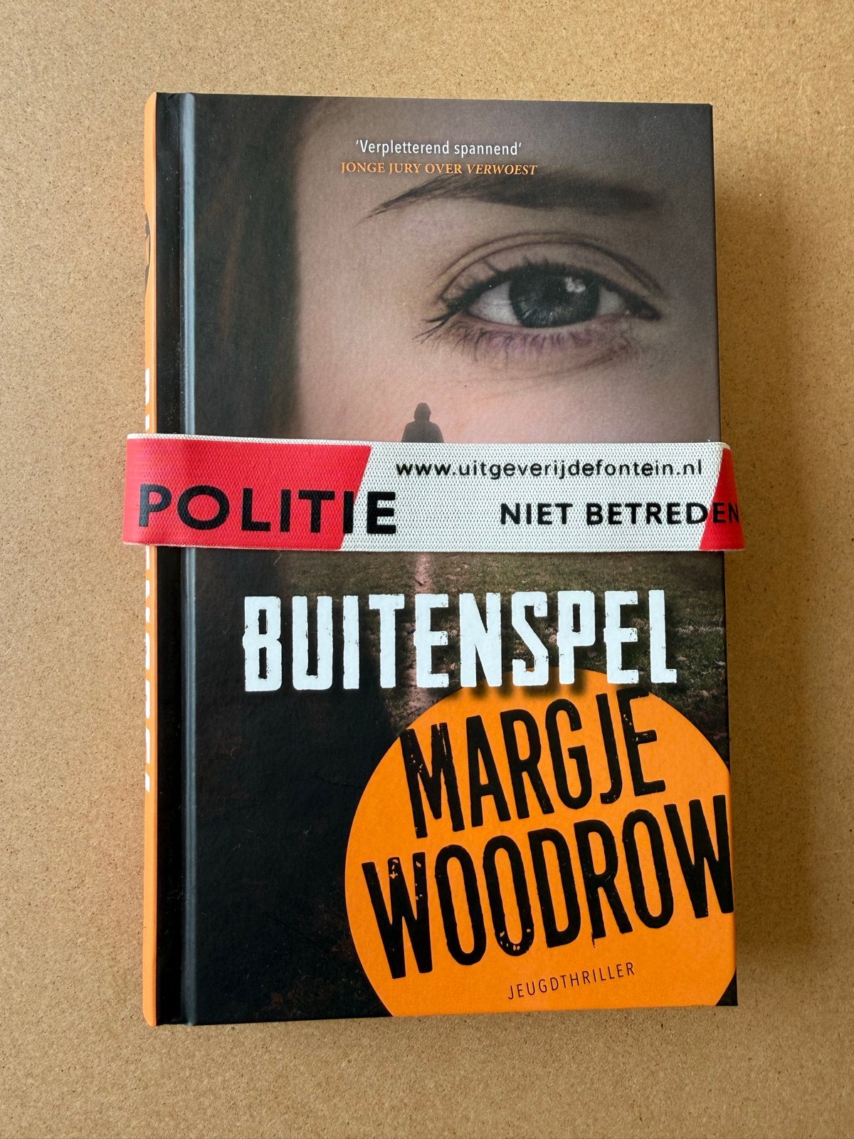 Buitenspel - Margje Woodrow (Jeugdthriller), Ophalen of Verzenden, Zo goed als nieuw, Nederland