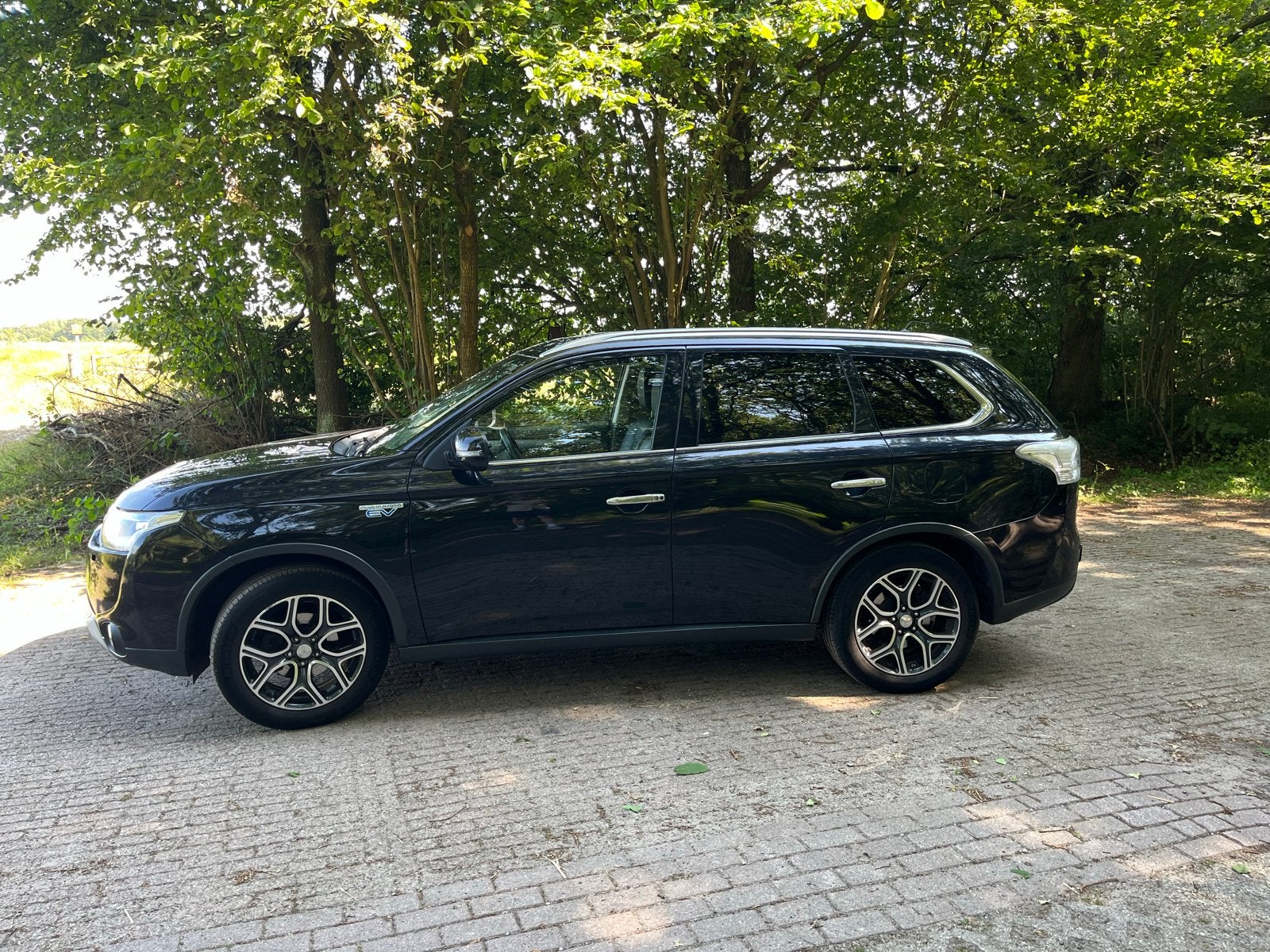 Mitsubishi Outlander 2.0 Phev 4WD CVT 5P 2015 Zwart, 1998 cc, Outlander, Zwart, Navigatiesysteem