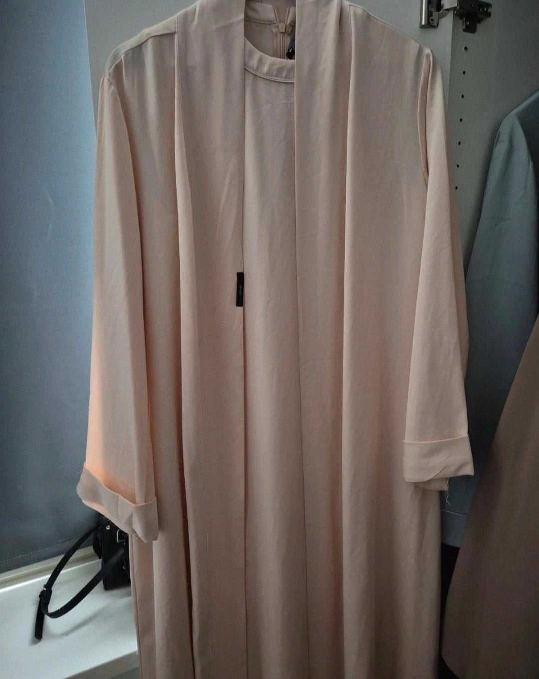 Lichtroze Abaya + kimono - Maat M / L, Ophalen of Verzenden, Nieuw, Roze, Onder de knie