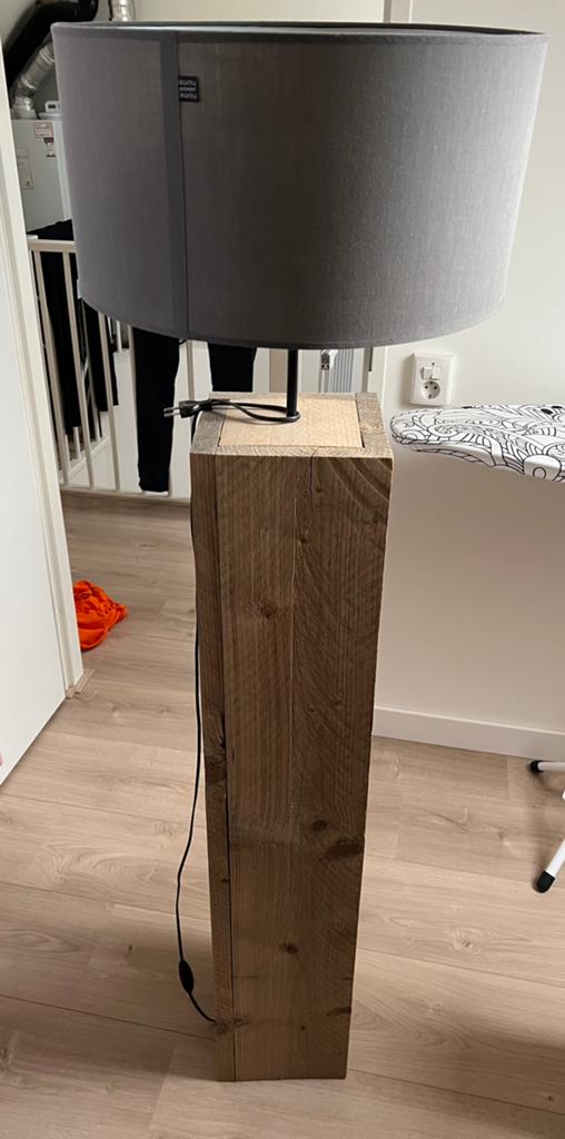 Lamp van steigerhout, Huis en Inrichting, Ophalen, Zo goed als nieuw