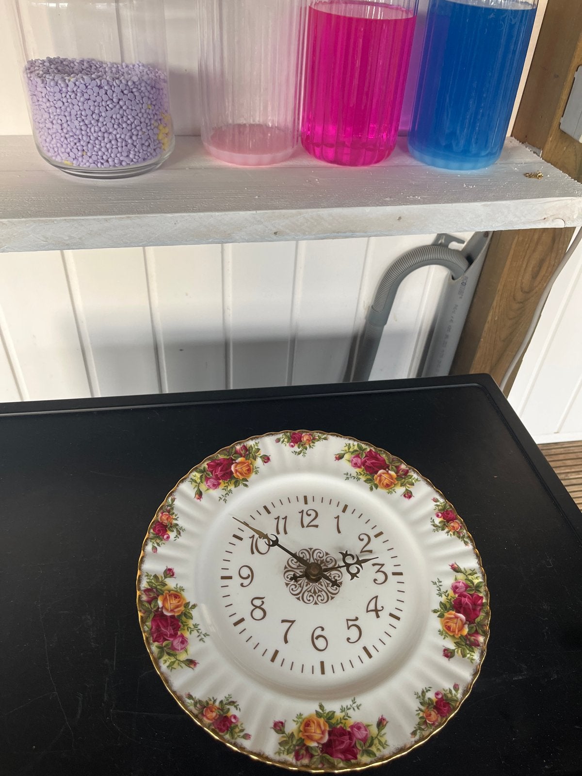 Royal Albert klok van porselein - Bloemenmotief, Ophalen, Vintage, Analoog, Werkt op batterijen