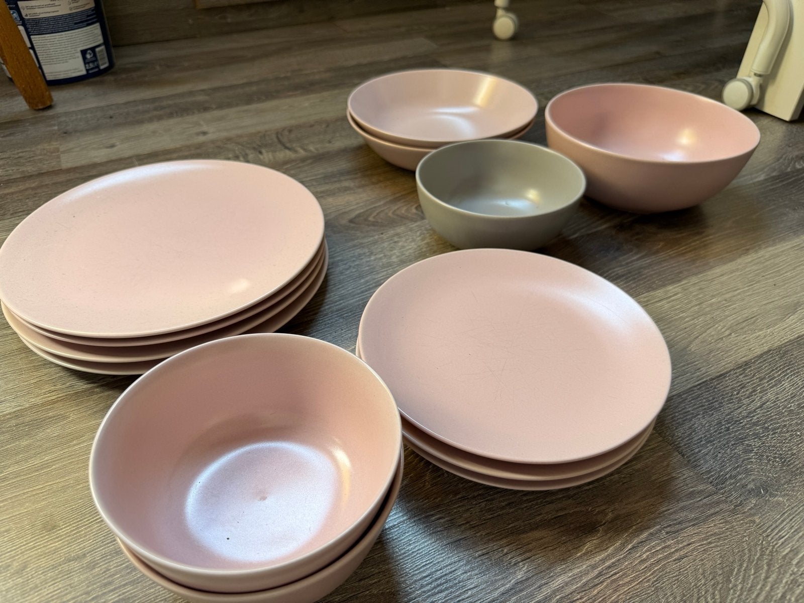 Roze en grijze borden en kommen set, Ophalen, Gebruikt, Keramiek, IKEA
