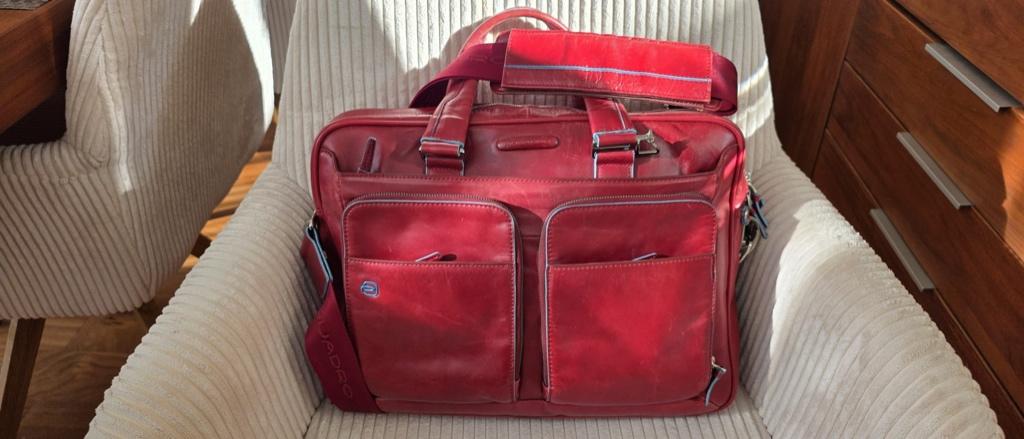 Piquadro laptop tas 15” Blue square rood/bruin #1, Computers en Software, Laptoptassen, Gebruikt, Aktetas, 15 inch, Verzenden