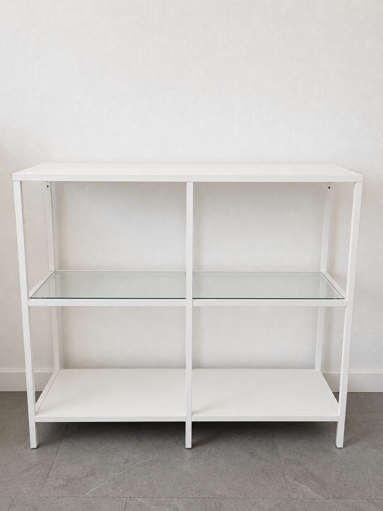 IKEA VITTSJÖ kast / stellingkast wit met glas / Zeer netjes!, Ophalen, Zo goed als nieuw