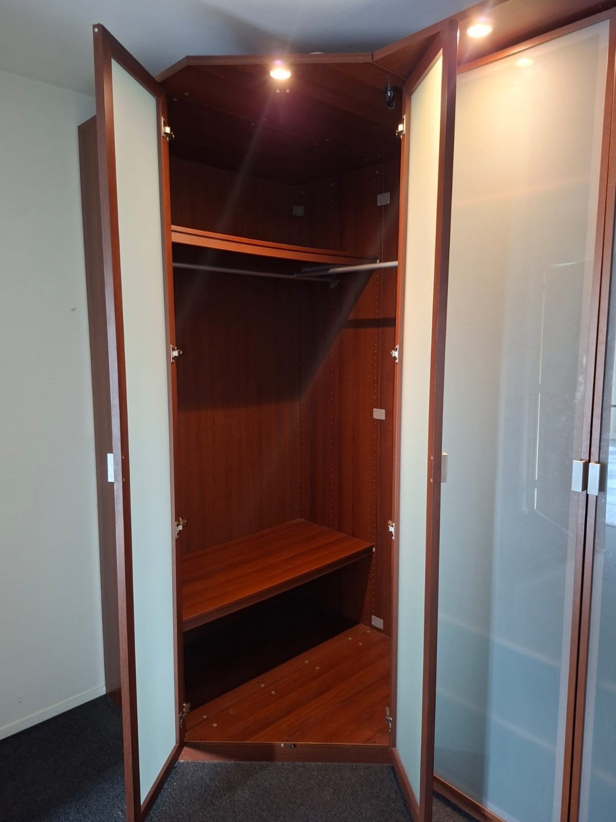 hoekkast met aansluitende kasten, Ophalen, Met deur(en), Gebruikt, 200 cm of meer