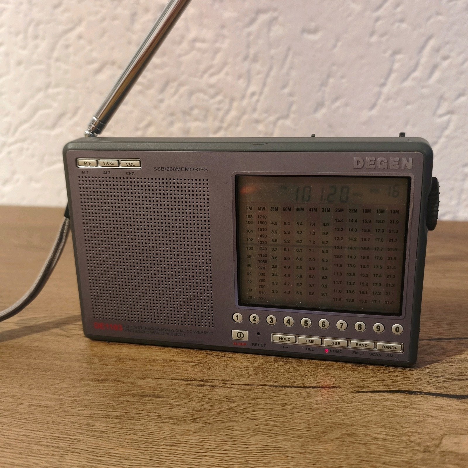 Degen DE1103 PLL Draagbare Wereldontvanger Radio, Ophalen of Verzenden, Gebruikt, Wereldontvanger