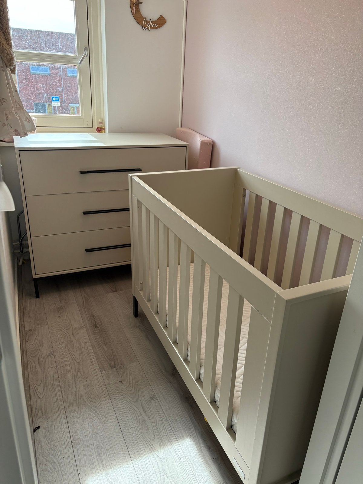 Interbaby Ledikant met Commode en Wandplank, Ophalen, 70 tot 85 cm, 140 tot 160 cm, Zo goed als nieuw