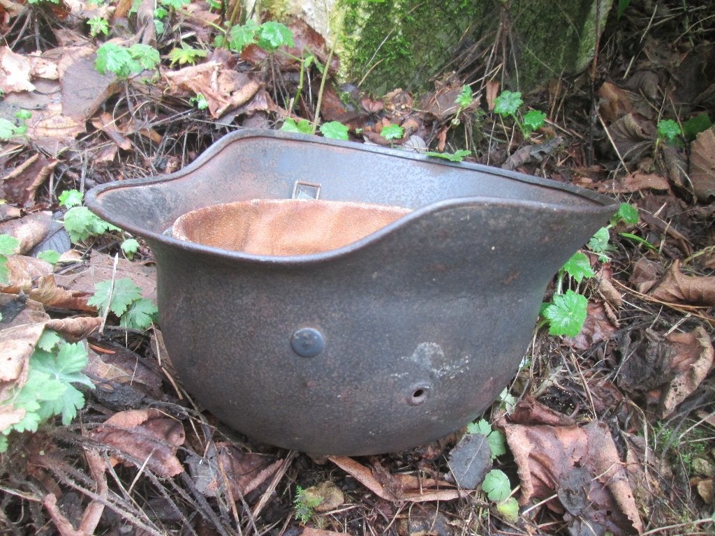 Duitse helm m40 met luftwaffe decal zeer nette staat ET64., Ophalen of Verzenden, Landmacht, Nederland, Helm of Baret