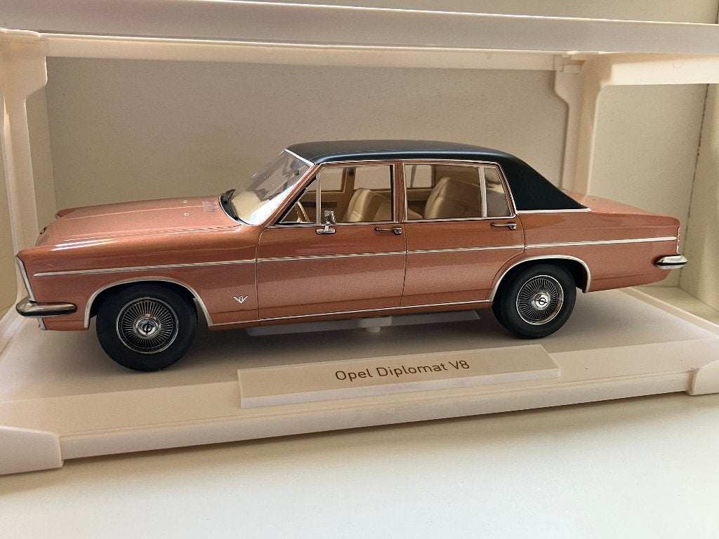 Opel Diplomat V8 van 1969  "Copper Red"  1/18 Norev, Ophalen of Verzenden, Nieuw, Auto, Norev