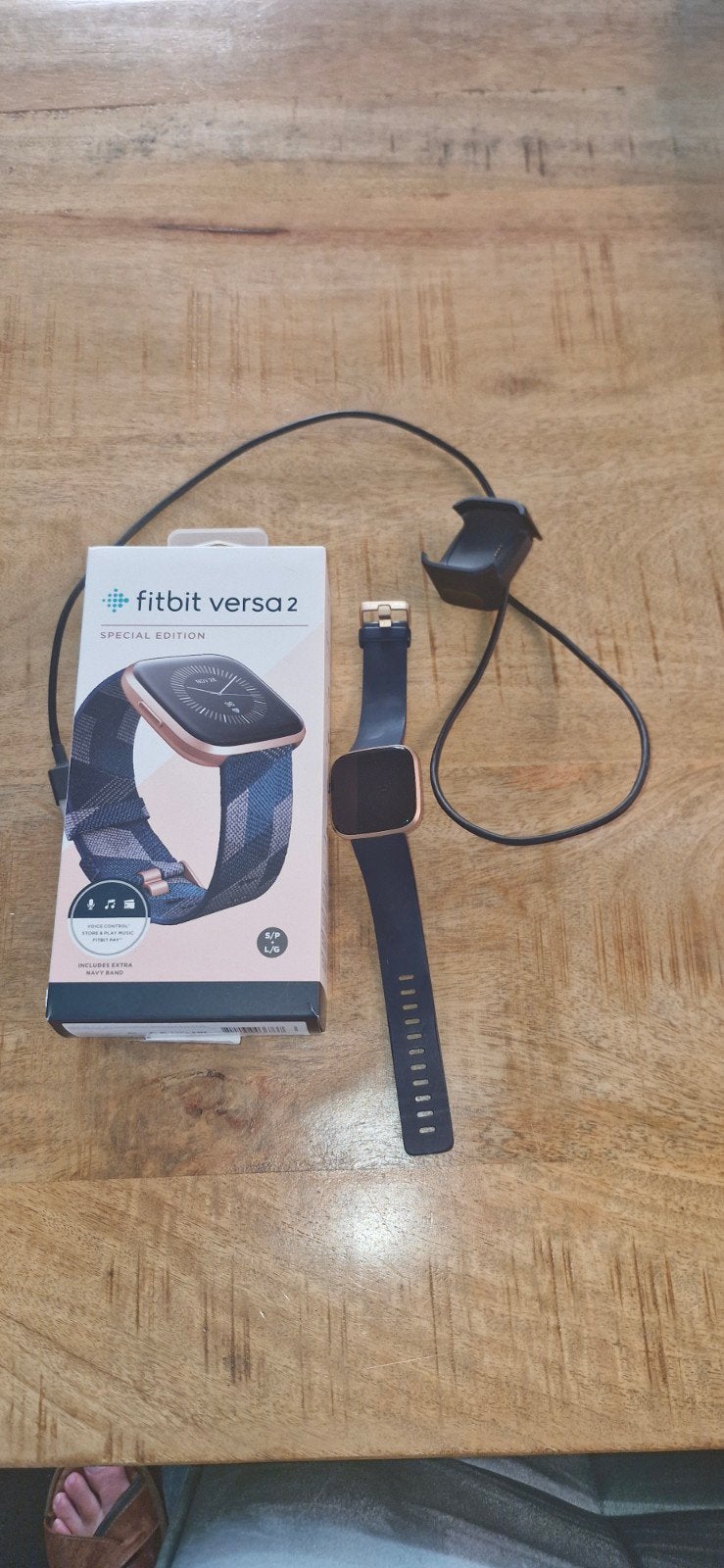 Fitbit Versa 2 Special Edition - Zo goed als nieuw, Zwart, Ophalen of Verzenden, Zo goed als nieuw, Fitbit