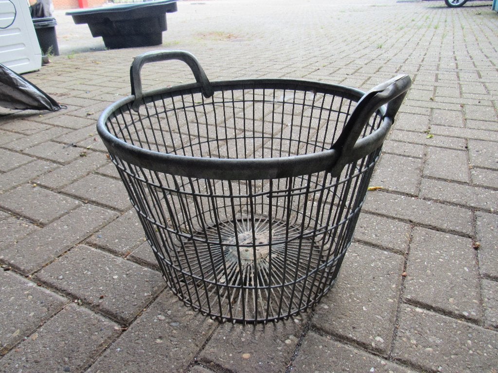 Metalen Korf, Ophalen