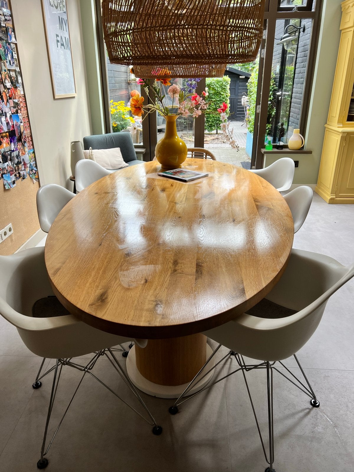 Eikenhouten ovale eettafel met twee poten, Ophalen, 100 tot 150 cm, Eikenhout, Zo goed als nieuw