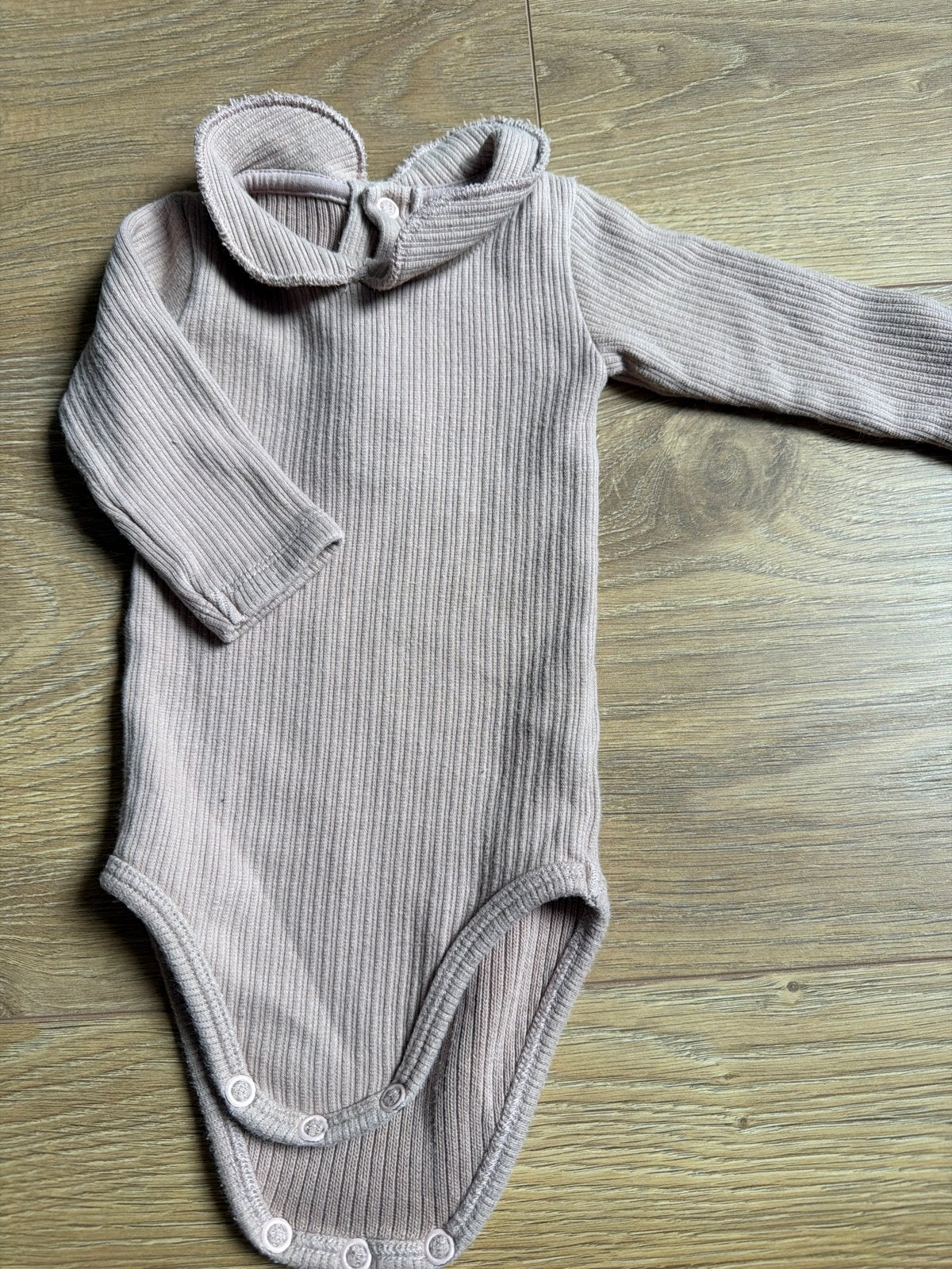 Nixnur Ribgebreide Romper met Kraagje - Maat 62, Kinderen en Baby's, Babykleding | Maat 62, Ophalen of Verzenden, Zo goed als nieuw