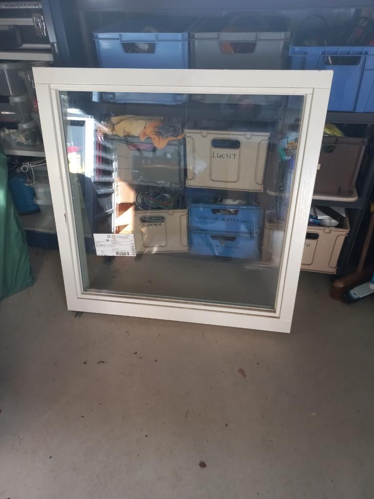 Moet nu weg! Kozijn met HR++ glas, vierkant, vlak 100x100cm, Raamkozijn, Nieuw, Inclusief glas, 75 tot 150 cm