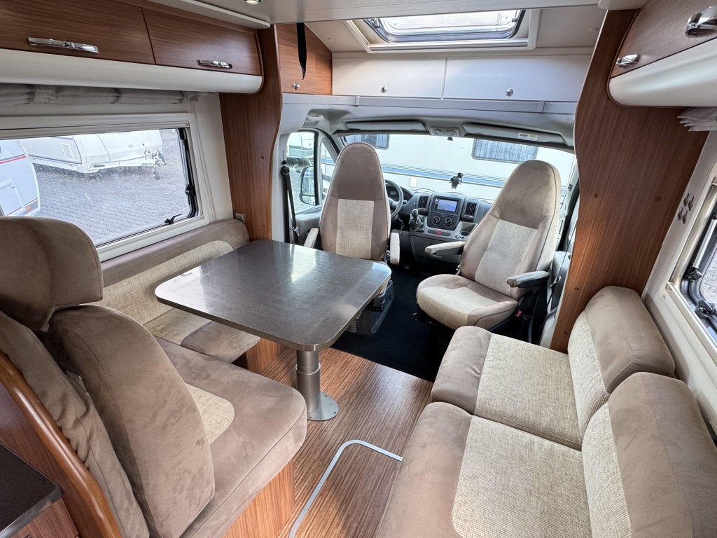 Adria Matrix 680 SP -5 pers-met hefbed, Caravans en Kamperen, Airbags, Ringverwarming, Fiat, 7 tot 8 meter