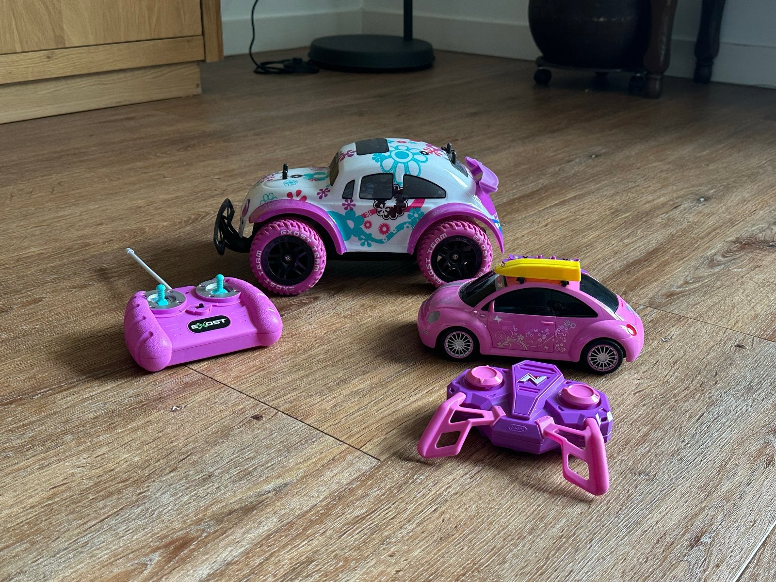 2 bestuurbare auto's met afstandsbediening, Elektro, Gebruikt, Auto offroad, Ophalen of Verzenden